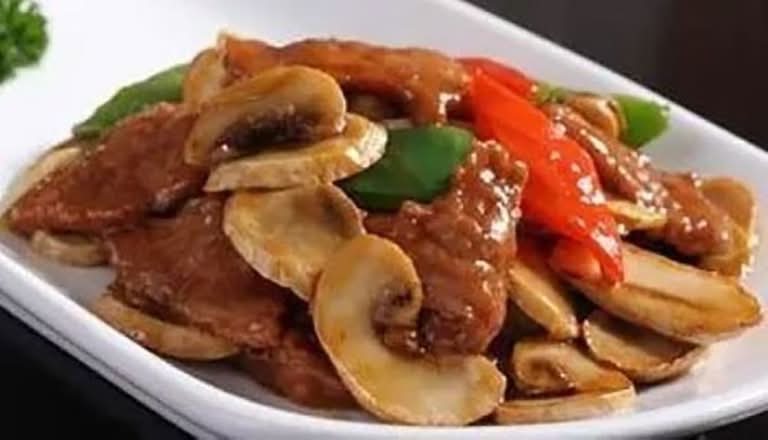 B15 Beef with Mushroom 蘑菇牛